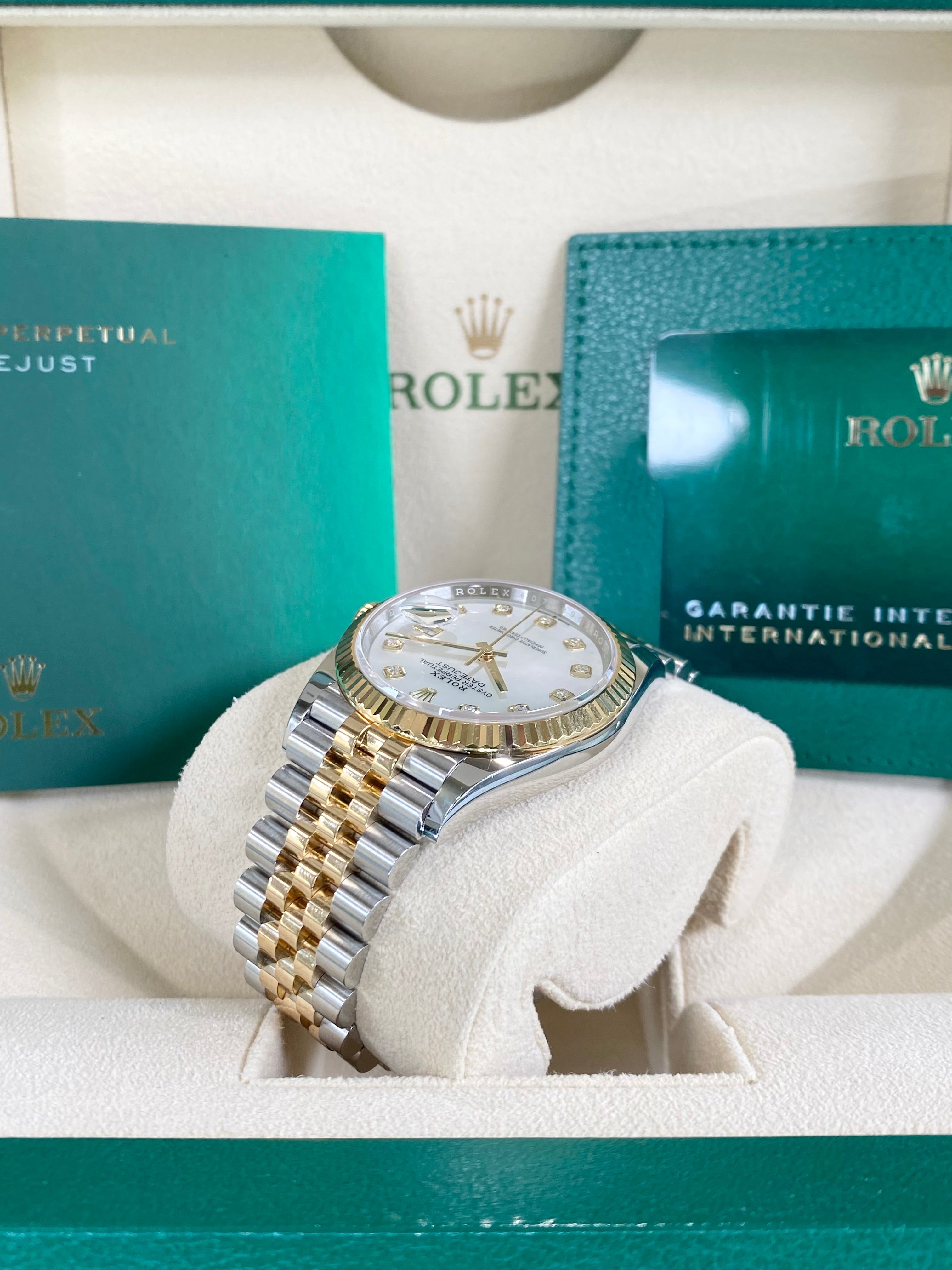 Rolex Datejust 36 126233 Mother of Pearl Dial Watch