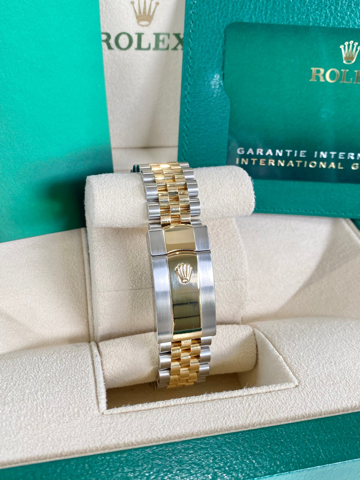 Rolex Datejust 36 126233 Mother of Pearl Dial Watch