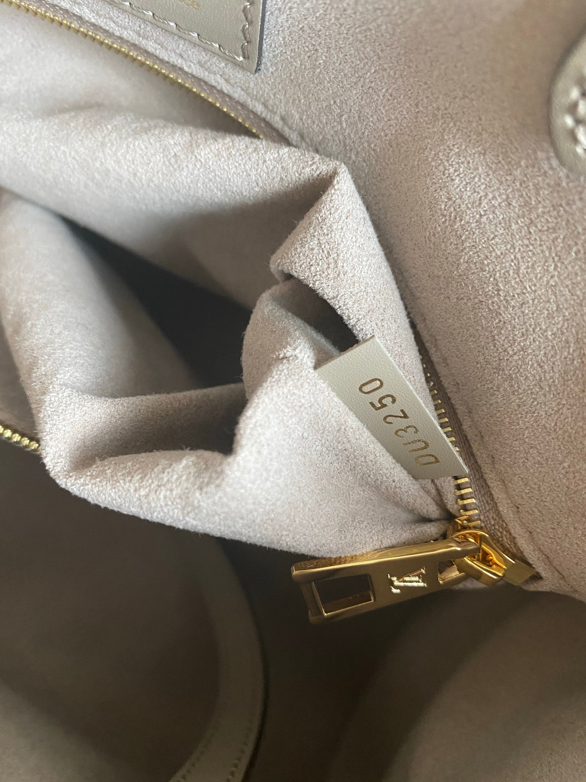 Louis Vuitton Empreinte OnTheGo MM M45494